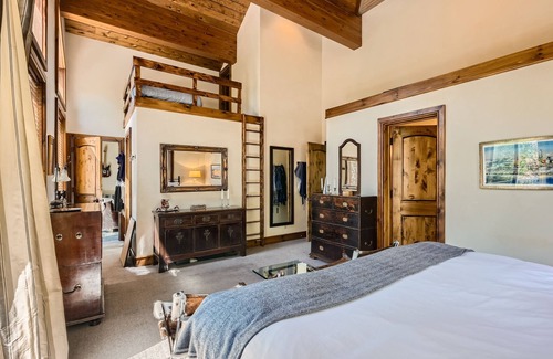 Vail House | Vail Valley Drive Golf Course Single Family Home