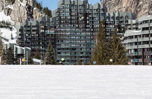 Val-d'Isere Apartment | Val d'Isère - La Daille : Appartement 3 pièces cabine, 6 pers, skis aux pieds, balcon, parking inclus - FR-1-694-342