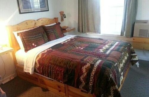 Palmer Hotel | Valley Hotel & 24/7 Open Cafe