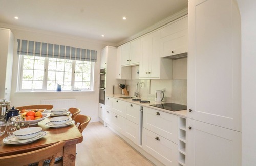Salcombe Cottage | VALLEY VIEW, 9 ST ELMO COURT, family friendly, with pool in Salcombe