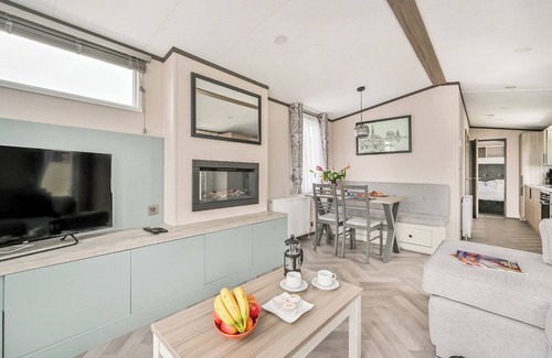 Saint Ann's Chapel House | Valley View 2 Bed Hot Tub Holiday Caravan Cawsand