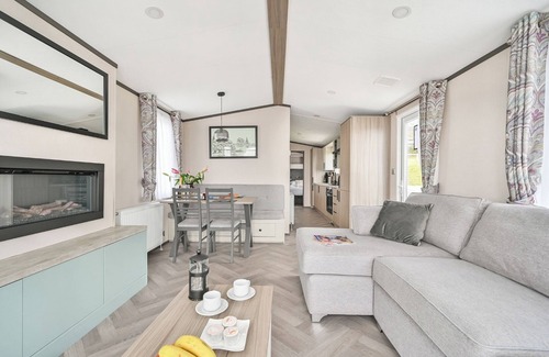 Saint Ann's Chapel House | Valley View 2 Bed Hot Tub Holiday Caravan Cawsand