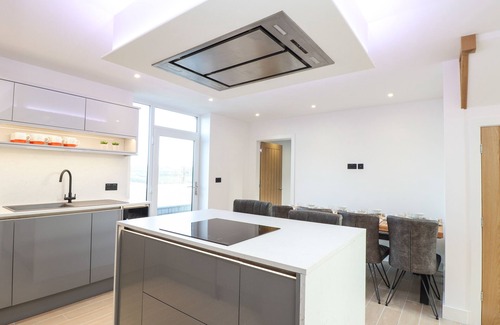 Mullion Cottage | VALLEY VIEW, pet friendly, luxury holiday cottage in Mullion