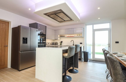 Mullion Cottage | VALLEY VIEW, pet friendly, luxury holiday cottage in Mullion