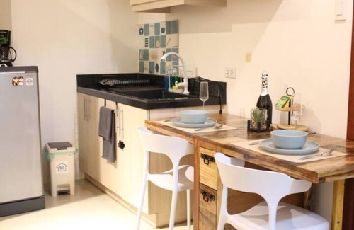Guadalupe Condo | Value-for-Money Central Cebu Cozy Pool FreePark