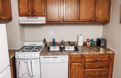 St. Louis Apartment | Value-Packed Apt w/24-Hour Fitness Ctr