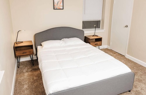 St. Louis Apartment | Value-Packed Apt w/24-Hour Fitness Ctr