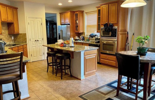 Rossville House | Van Gogh 2-Cozy private room in a single family home