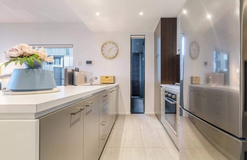 Docklands Condo | VAQUAY Anchor & Abode In Docklands