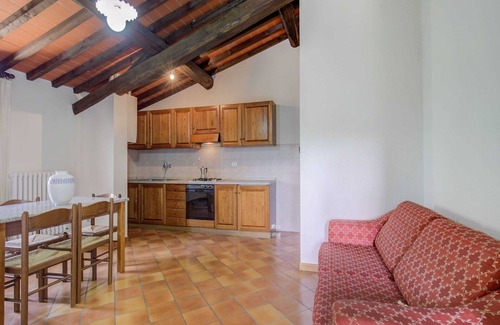Gambassi Terme House | Varna Charm: Tuscan Getaway