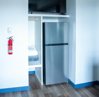 Palmer Hotel | Vasanoja Suite 102, Hyland Hotel