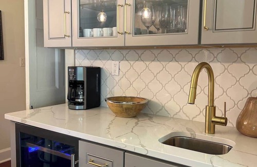 Locustville House | Vaux Hall Manor - 5BR Historic Farmhouse on Bay