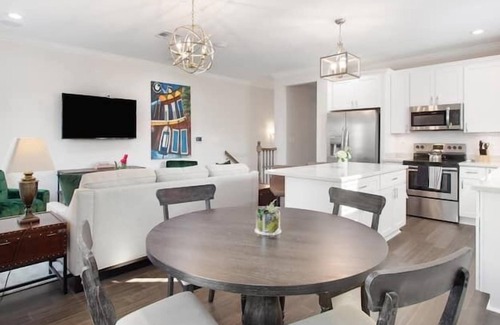 Tulane - Gravier House | VCAY-POLISHED home as your Social Distancing retreat!