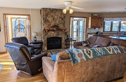 Granite Canon House | Vedauwoo, Curt Gowdy State Park, Cheyenne, and Laramie close!