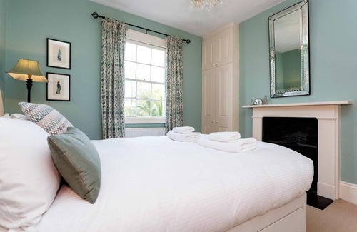 Avonmore and Brook Green House | Veeve - City Cottage