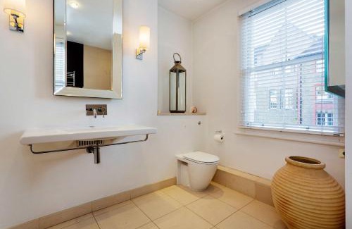Queenstown House | Veeve - Townhouse By The River