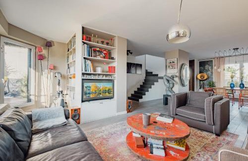 Silly-Gallieni Apartment | Veeve - Visual Exultation