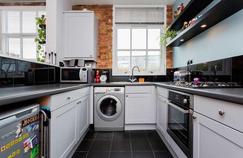 Clissold Apartment | Veeve - Warehouse Retreat