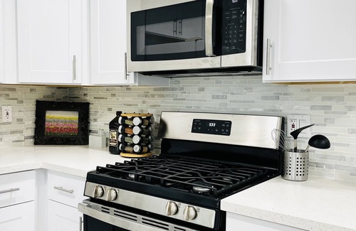 Whitney House | Vegas Oasis with Private Hot Tub and Pool - Near the Strip