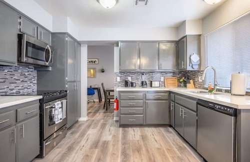 Paradise House | Vegas Retreat with heated pool/spa minutes from Harry Reid airport & the Strip!