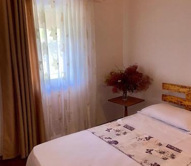 Mbrostar-Urë House | Velaj Guest House