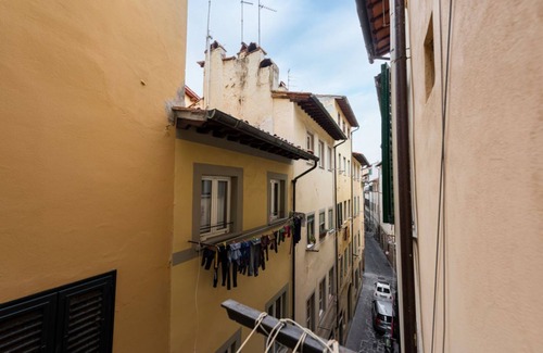 Oltrarno Apartment | Velluti apartment for rent by Mmega