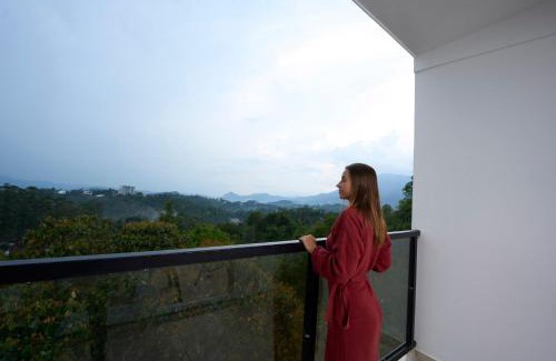 Nullatanni Hotel | Velvet Clouds Munnar