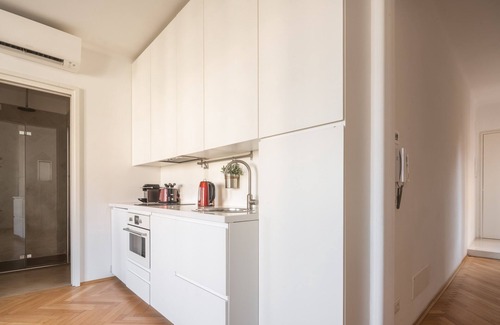 Santa Croce Apartment | Venetian Palace Red Apartment R&R