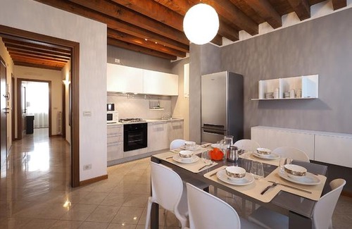 Cannaregio Apartment | Venetian Style 2