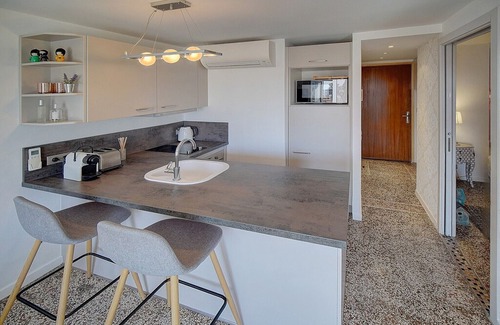 Cannes City Centre Apartment | Venizelos Top Floor, by Destination Cannes in Cannes