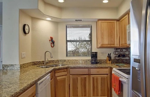 Tucson Condo | Ventana Canyon Luxury Condo - Panoramic Mtn Views, 2000 per month June - Aug