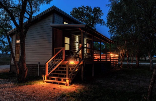 Fredericksburg Cottage | Verbena Waterfront With Hot Tub