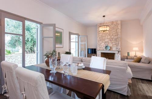 Kato Korakiana House | Verde Olive Three-Bedroom Holiday Home by Konnect