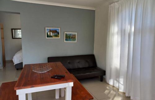 Gonubie House | Versailles B and B