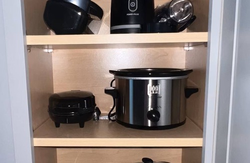 Warrington House | Very close to Navy Base, Downtown and Beaches. Insta worthy selfie wall