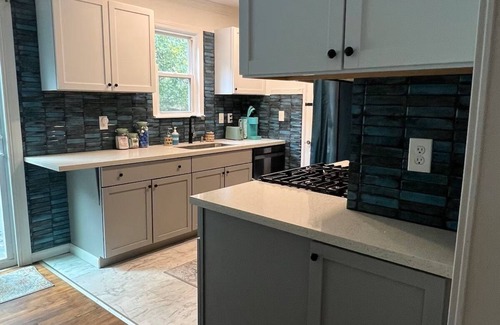 Warrington House | Very close to Navy Base, Downtown and Beaches. Insta worthy selfie wall