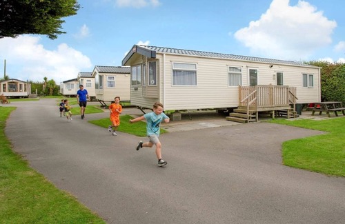Mappleton House | Very comfortable, modern and contemporary caravan with one double and two twin.