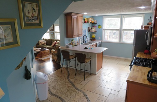 Springfield House | Very Cozy and Secluded. Completely remodeled beautiful back apartment