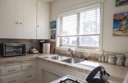 Encinitas Cottage | Very cute beach cottage…. Walk to Moonlight Beach!