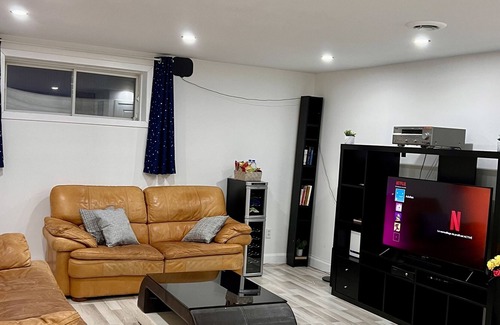 Mirabel House | Very nice bedroom close to all the Laurentides attraction sites!