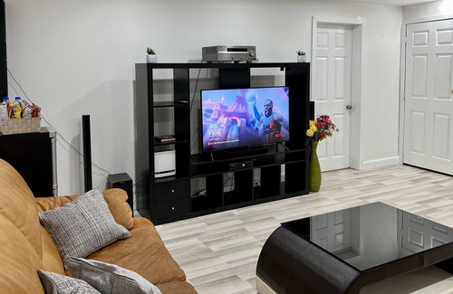 Mirabel House | Very nice bedroom close to all the Laurentides attraction sites!