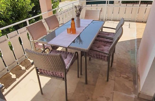 Lovinac House | Very nice house with garden, terrace, balcony and 2 courtyard parking spaces