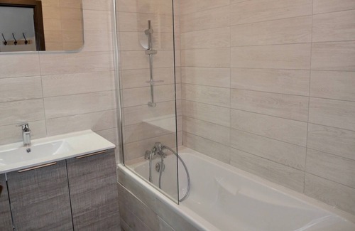 Les Deux Alpes Apartment | Very nice modern apartment, center, ski departure 150m, 10 pers.