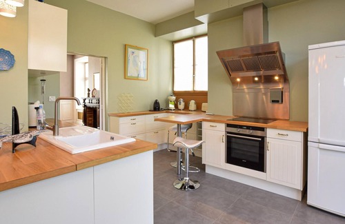 Avranches House | Very nice old house with a quiet garden.