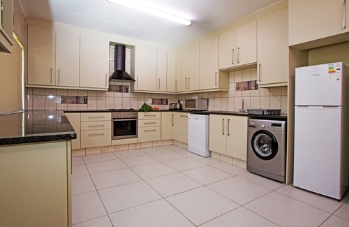 Greater Johannesburg Metropolitan Area House | Very private one bedroom chalet