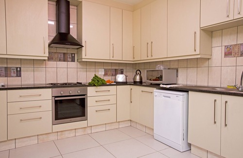 Greater Johannesburg Metropolitan Area House | Very private one bedroom chalet