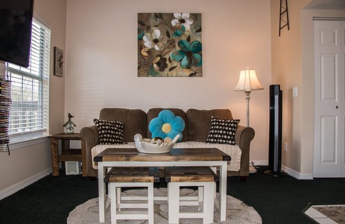 Table Rock Condo | Vet Owned 2 KING beds ,Wifi/Big Screen TV! ONE Dog ok w/pet fee.