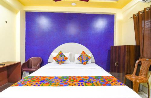 Dumdum Hotel | Via N