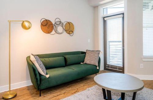 Plaza Midwood Apartment | Viagem Welcoming 1BR with Pool and Gym