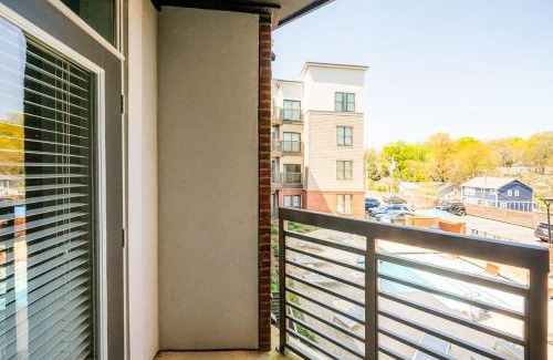 Plaza Midwood Apartment | Viagem Welcoming 1BR with Pool and Gym